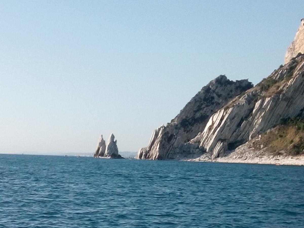 La Dolce Vita Castelfidardo Bagian luar foto