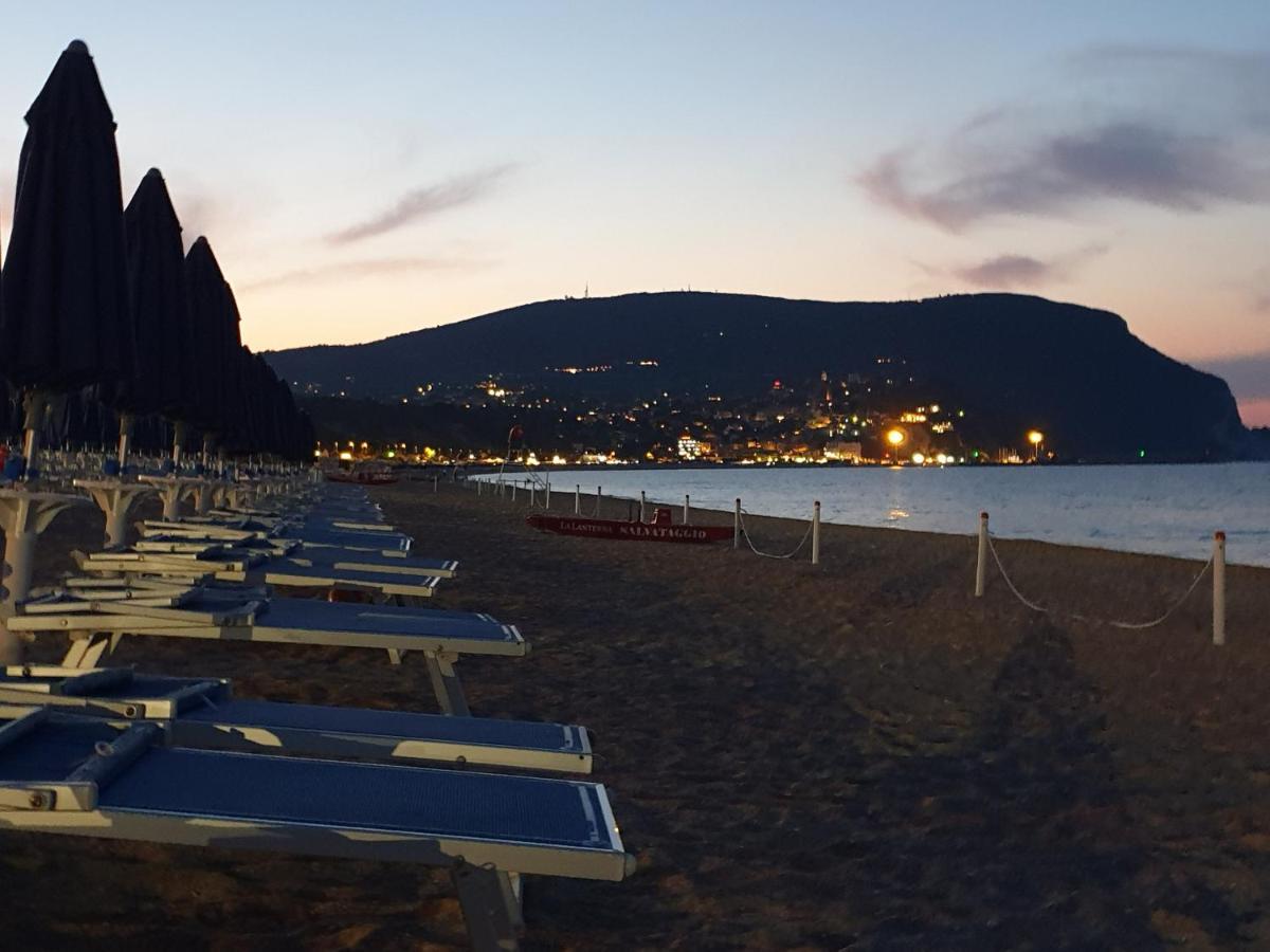 La Dolce Vita Castelfidardo Ruang foto